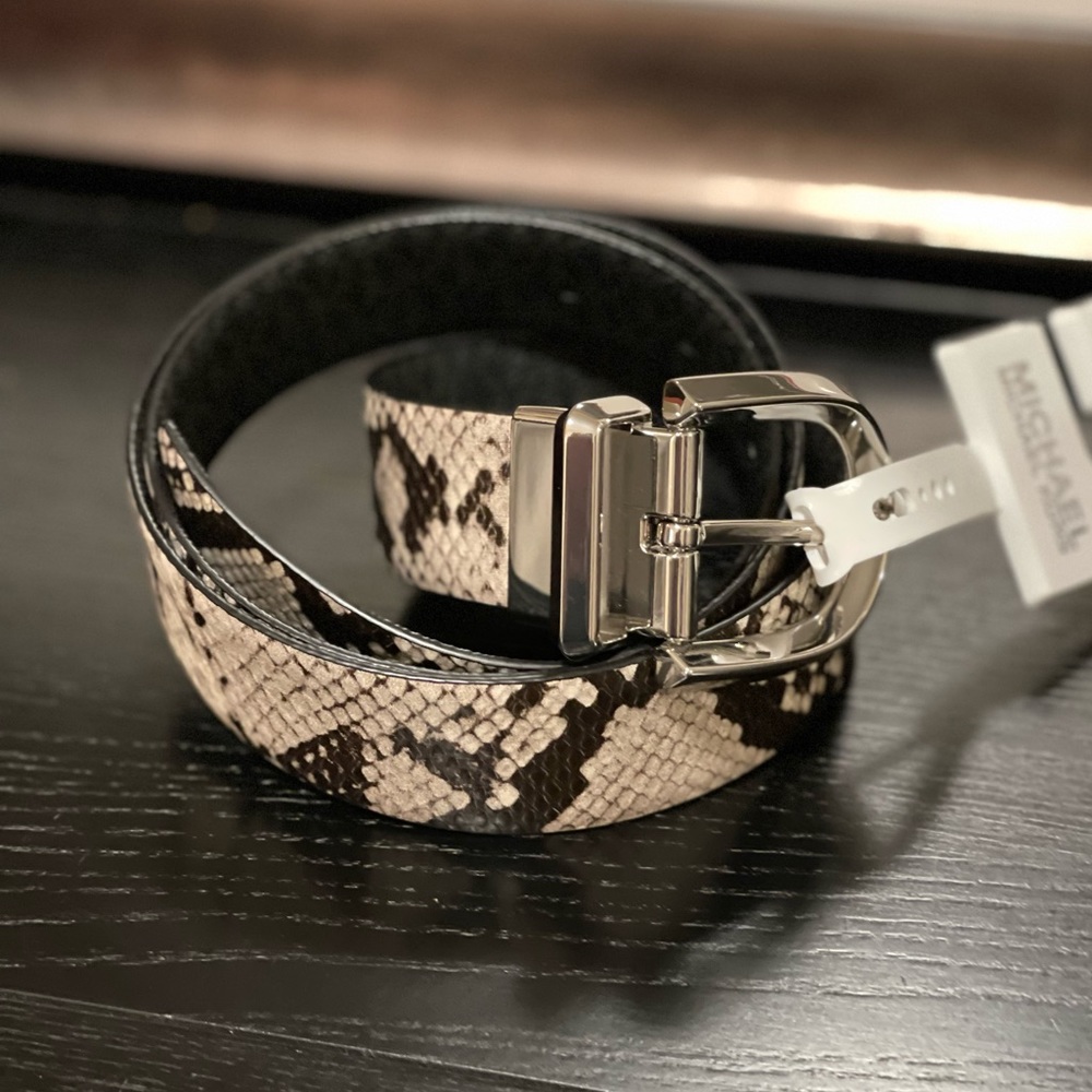 Michael Kors women’s reversible belt (Medium) Taking offers!